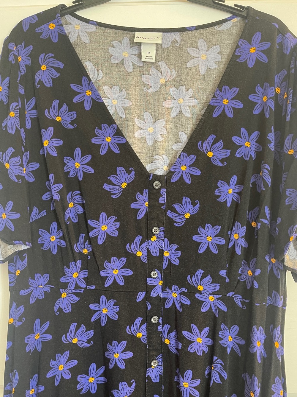 Ava & Viv Black & Blue Floral Button-Front Midi Dress - Picture 4 of 8